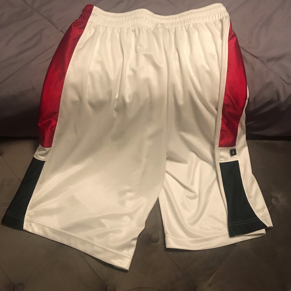 Men’s Jordan basketball shorts white black red L
